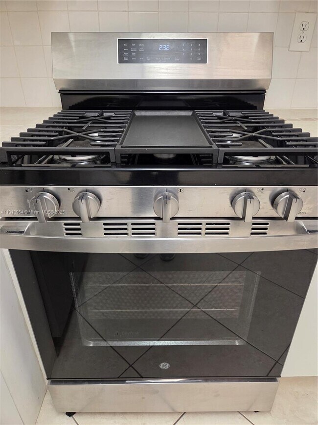 Building Photo - 7034 SW 114th Pl