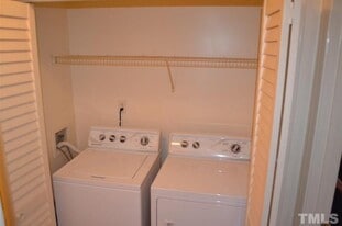 Building Photo - 2200 Mountain Mist Ct