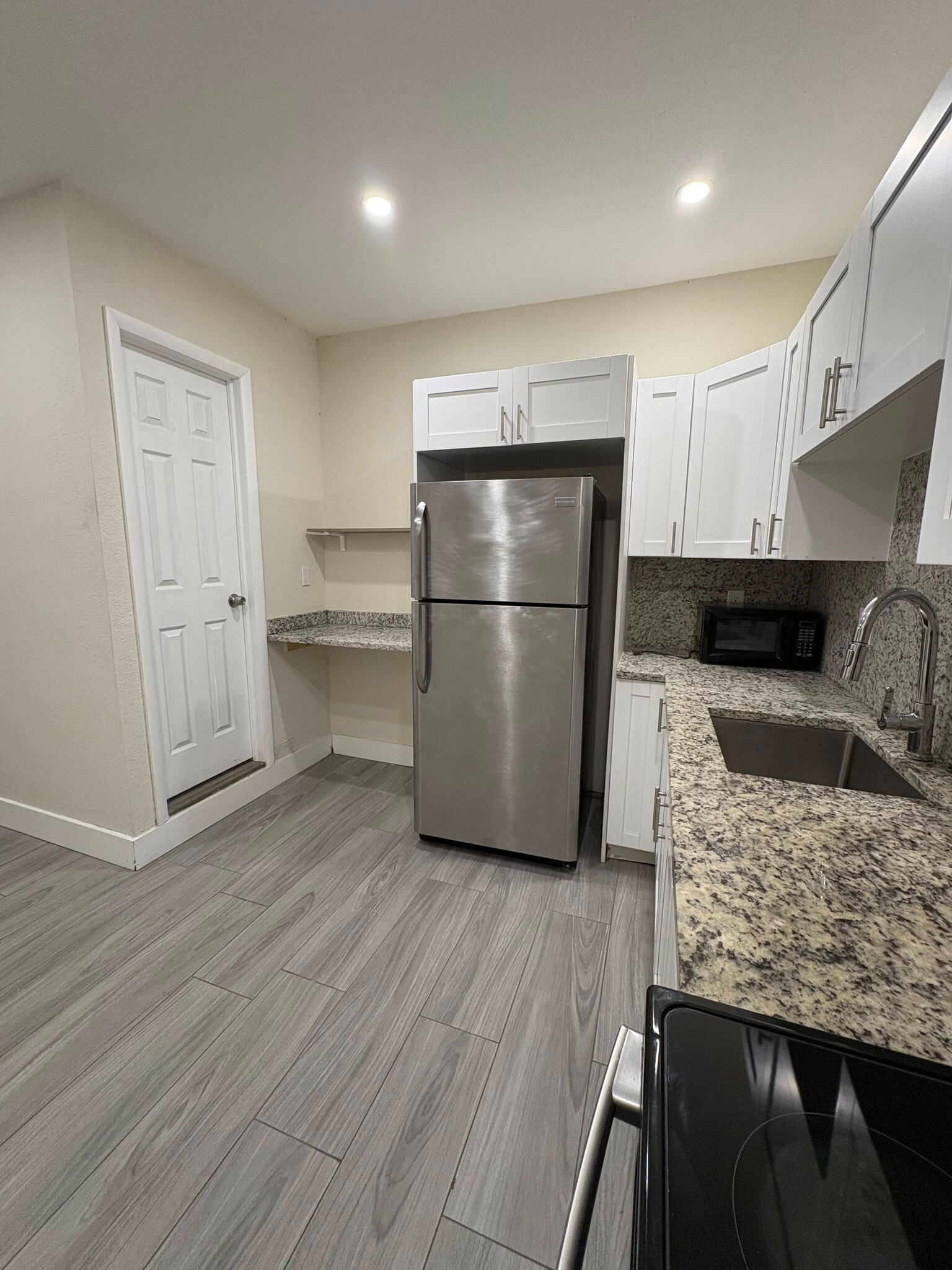 Building Photo - 2385 SW 25th St