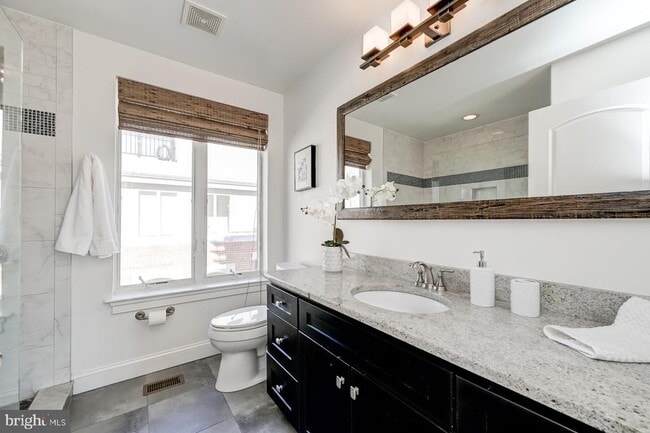 Building Photo - 621 Ponte Villas N