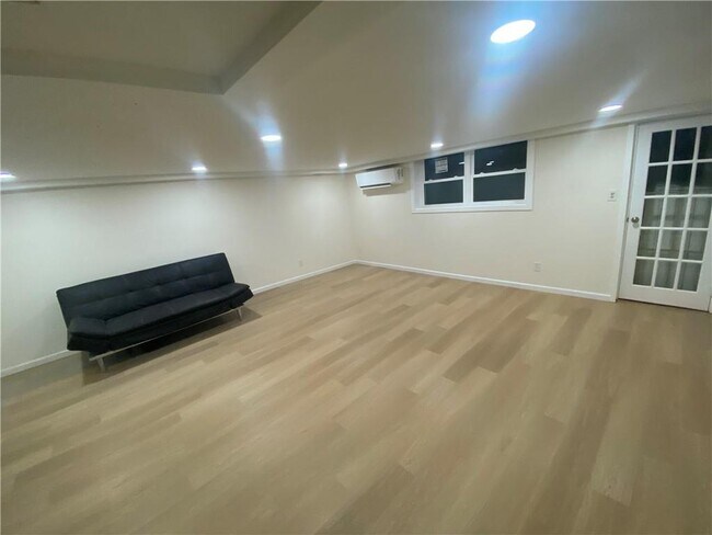 Building Photo - 2611 Batchelder St