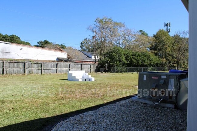 Building Photo - 7744 Allwood Ave