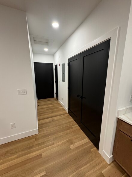 Building Photo - 1002 Broad St