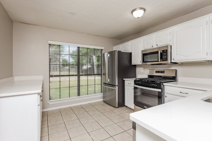 Building Photo - 236 Sunset Dr