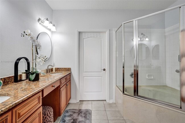 Building Photo - 1632 SW Harbour Isles Cir