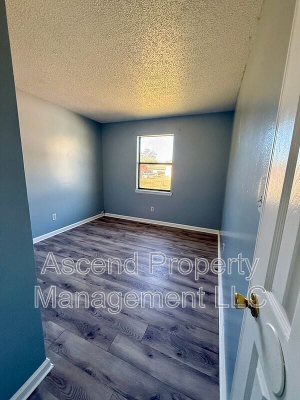 Building Photo - 2701 NW Georgetown Dr