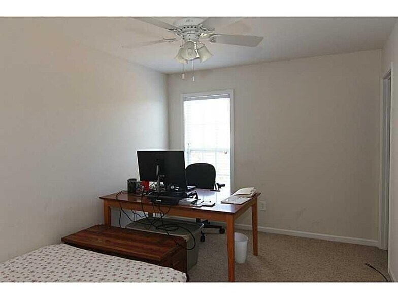 Building Photo - 203 Glenwood Dr