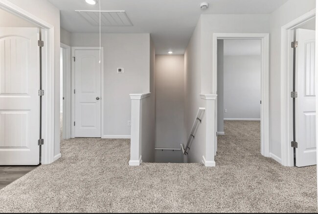 Building Photo - 242 Justify Ave