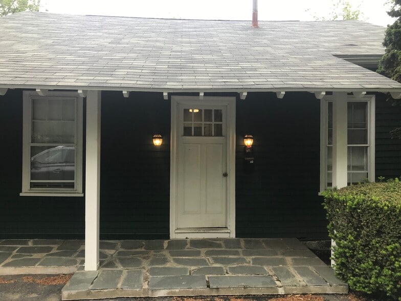 Building Photo - 33 Ward St