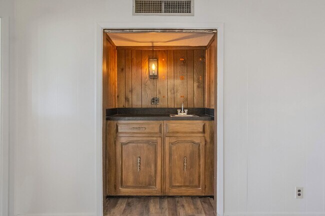 Building Photo - Adobe beauty in New Mexico South County Valley