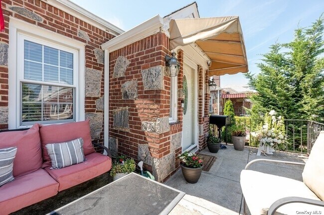 Building Photo - 530 W Olive St