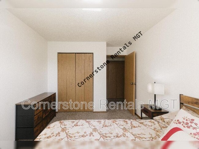 Building Photo - 1401 12th St E