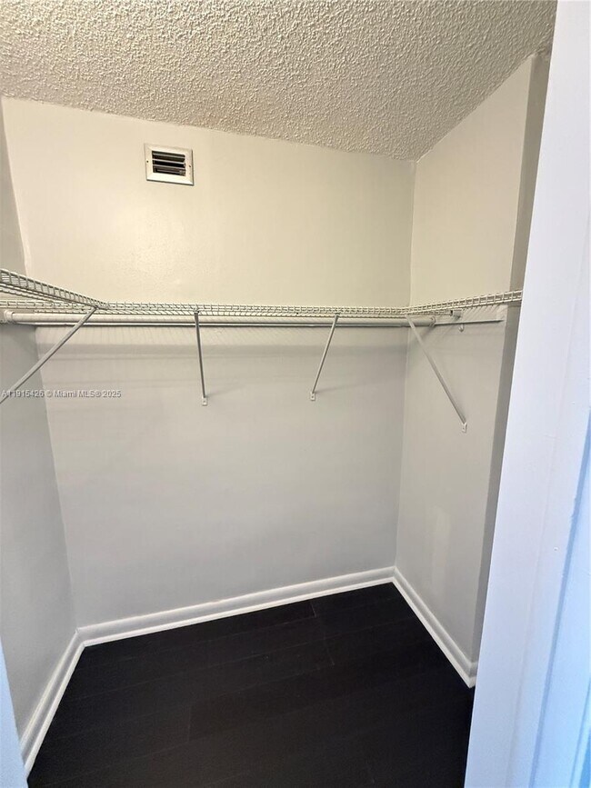 Building Photo - 19305 NE 2nd Ave