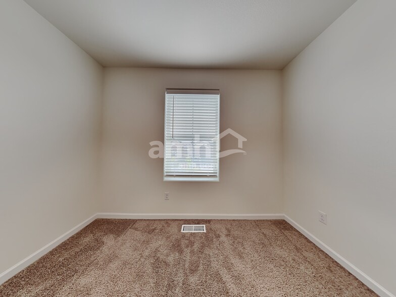 Building Photo - 1306 W 16th Ave