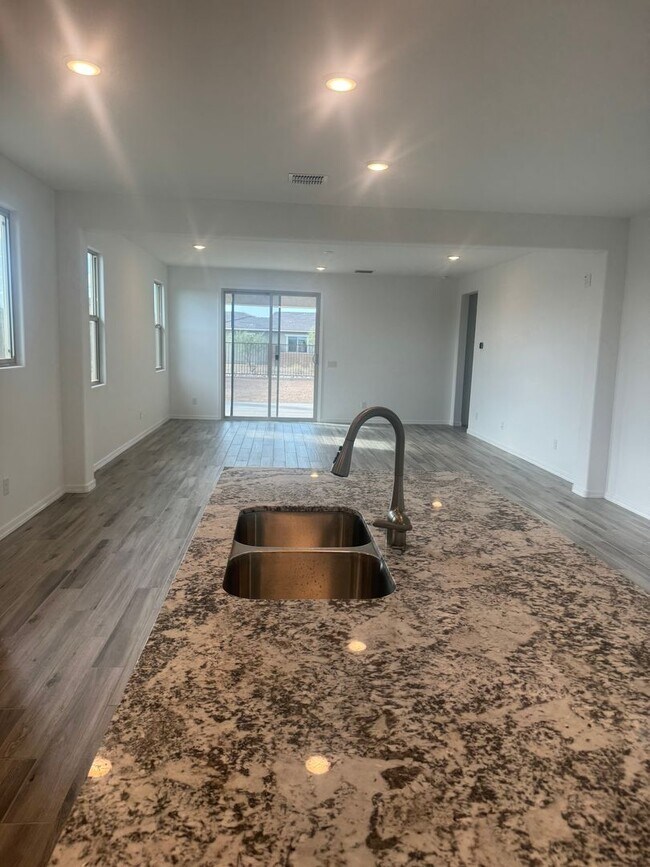 Building Photo - BRAND NEW HOME IN SENTERO CROSSING