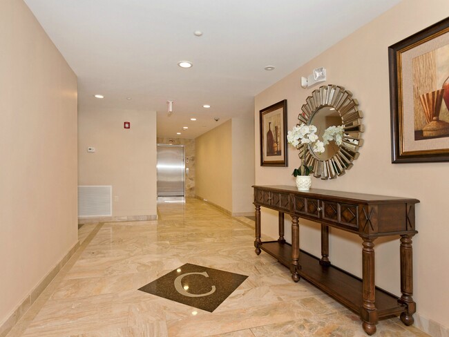 Building Photo - 200 Carney St