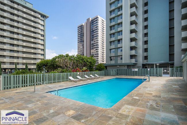 Building Photo - 2651 Kuilei St