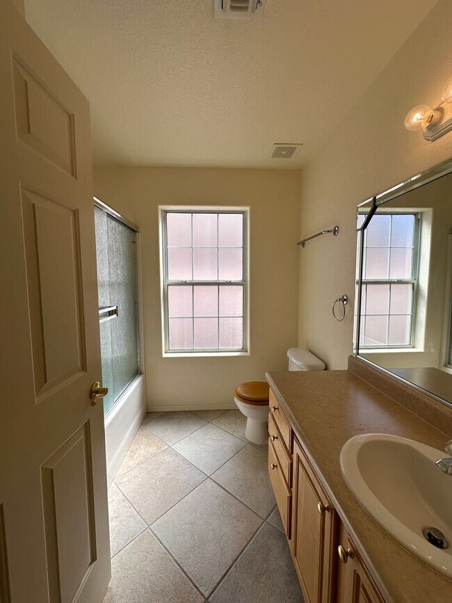 Building Photo - Beautiful 3 Bed / 2 Bath Home Backing to Cerbat Cliffs Golf Course!