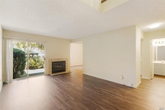 Building Photo - 7 Meridian Cir