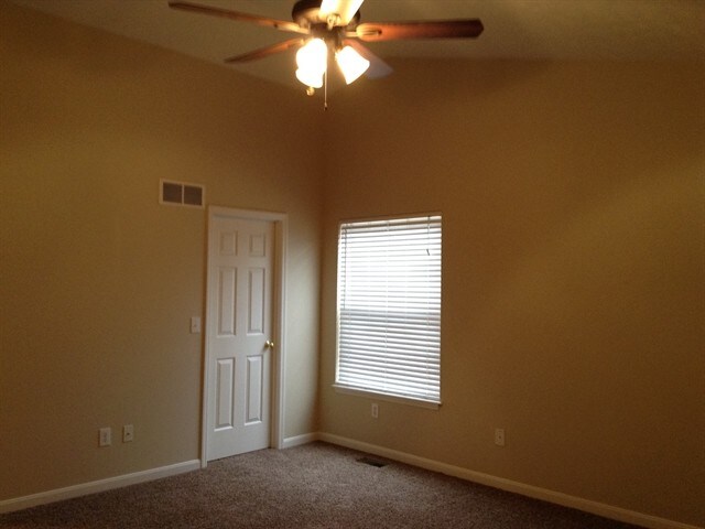 Building Photo - 10742 Stone Ridge Way