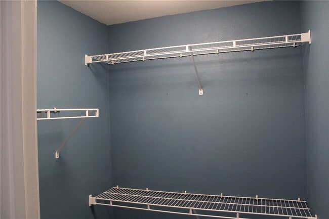 Building Photo - 712 Woodside Creek Dr