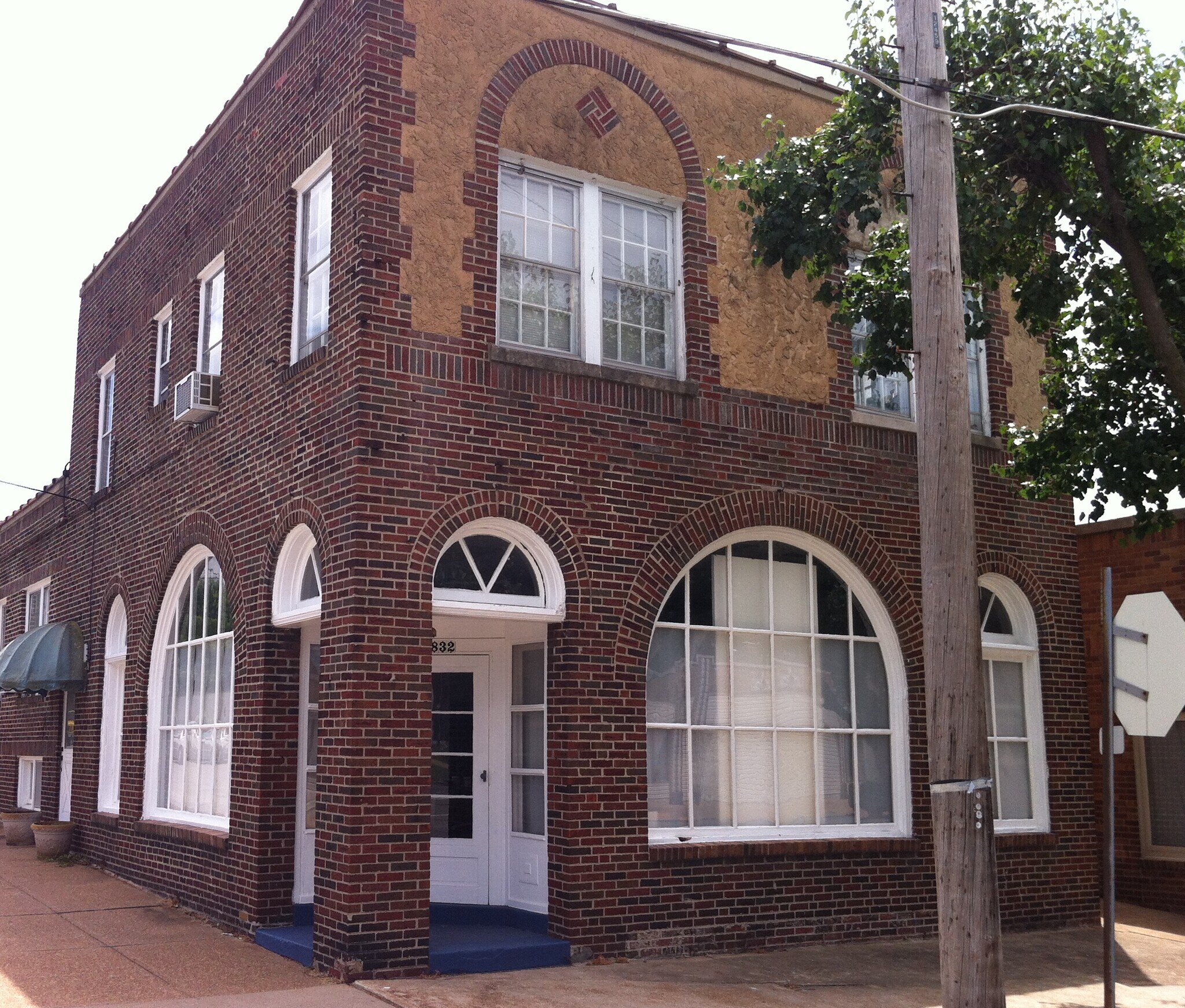 Building Photo - 5832 Macklind Ave