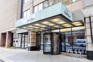 Primary Photo - 30 E Huron St