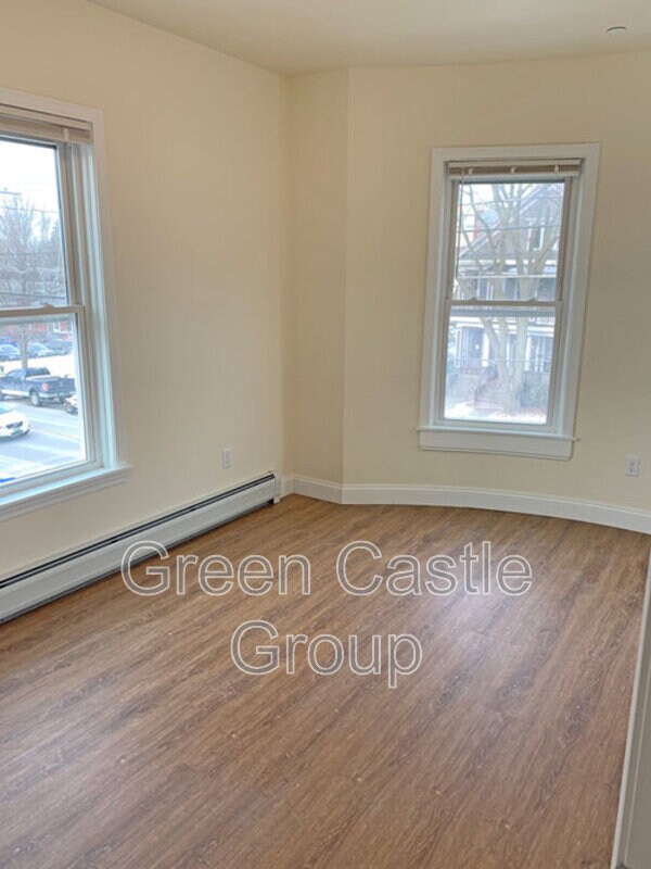 Building Photo - 323 Pearl St
