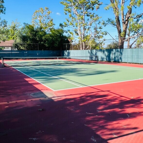 Tennis court - 1304 Stonewood Ct