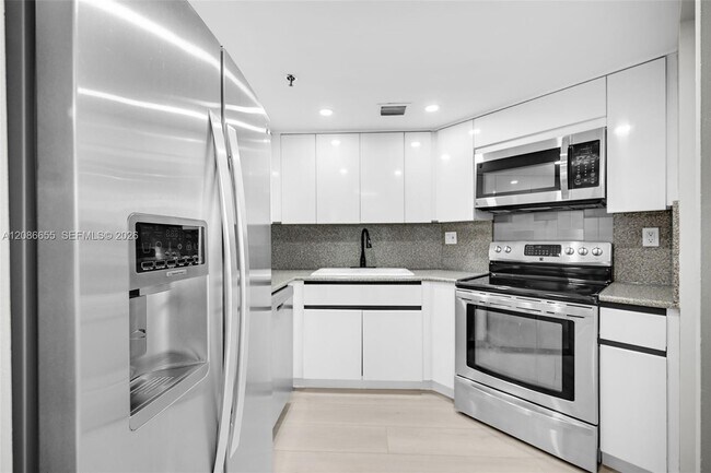 Building Photo - 6767 Collins Ave