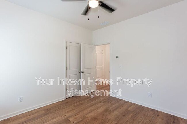 Building Photo - 2800 Mango Cir NW