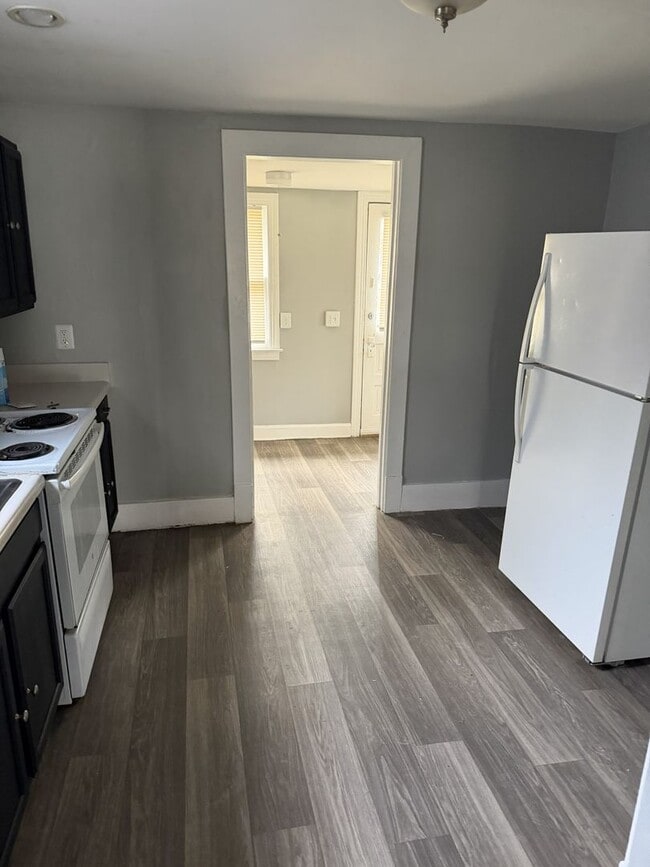 Building Photo - Cute and Cozy 2BD/1BA