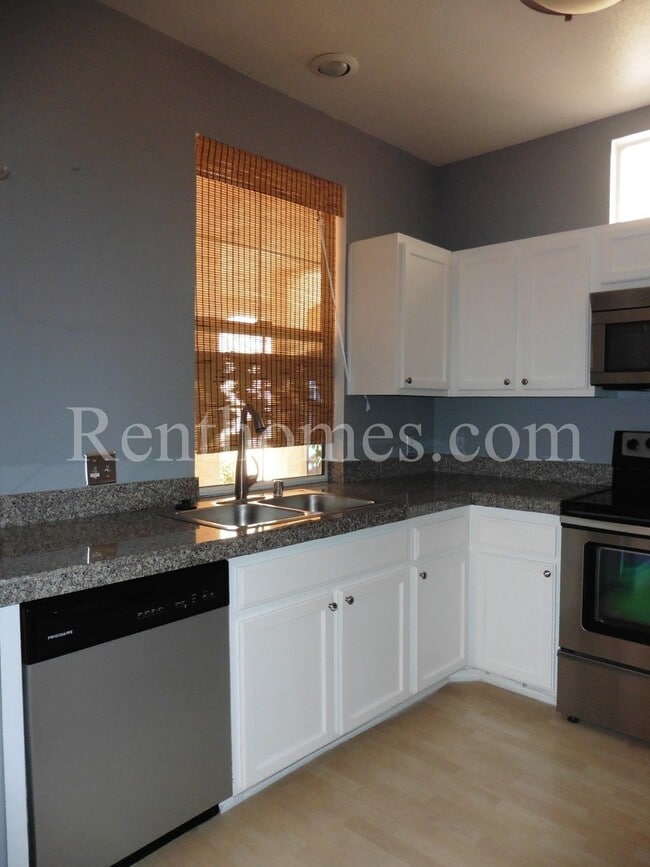 Building Photo - Rancho Bernardo, 18752 Caminito Cantilena #164- Gated Complex, Community Pools and Spas, Tennis C...