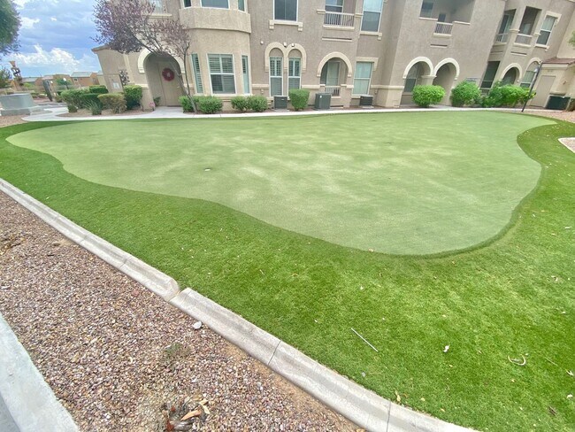 Building Photo - GREAT 2 BEDROOM CONDO IN NORTHWEST GATED C...
