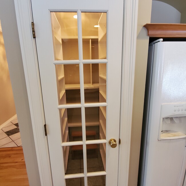 kitchen pantry - 4907 S Buckingham Ln