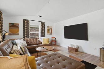Building Photo - 1405 Camellia Dr