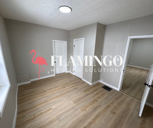 Building Photo - 221 Hickory St