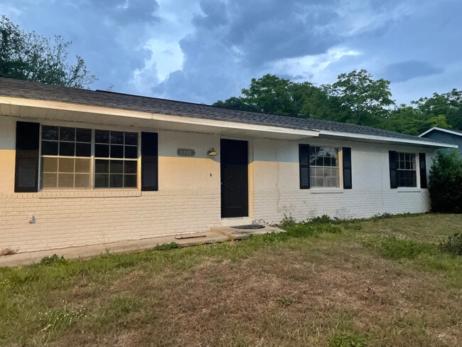 Building Photo - 1110 Outlook Dr