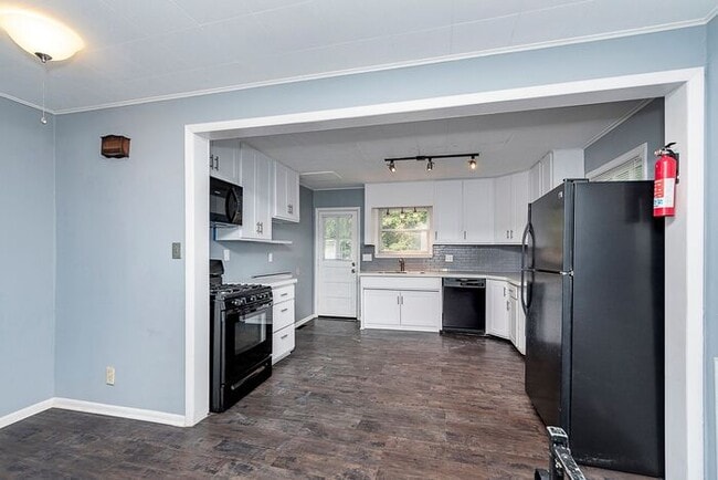 Building Photo - Great Broad Ripple Location With Fenced Backyard!