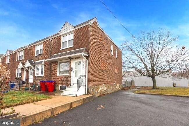 Building Photo - 682 2nd Ave