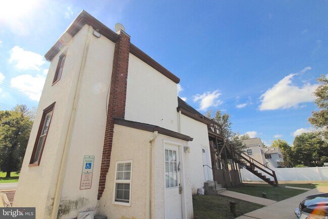 Building Photo - 3819 W Germantown Pike