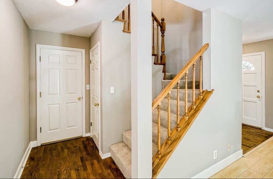 Building Photo - 412 Forest Ln