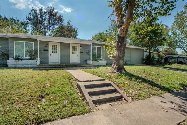 Building Photo - 125 Vandenburg Dr