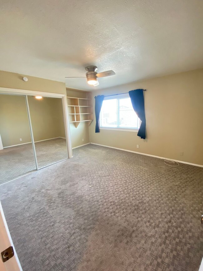 Building Photo - Two Bedroom Huntington Beach Townhouse w/ ...