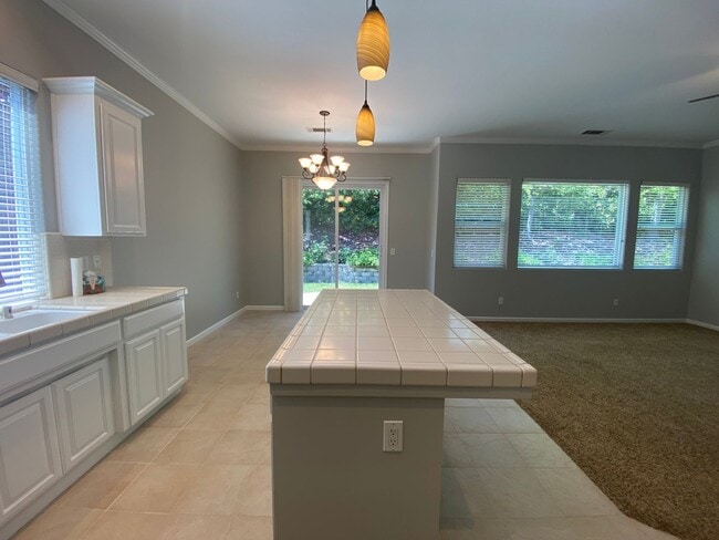 Building Photo - 4 bedroom in Paso Robles