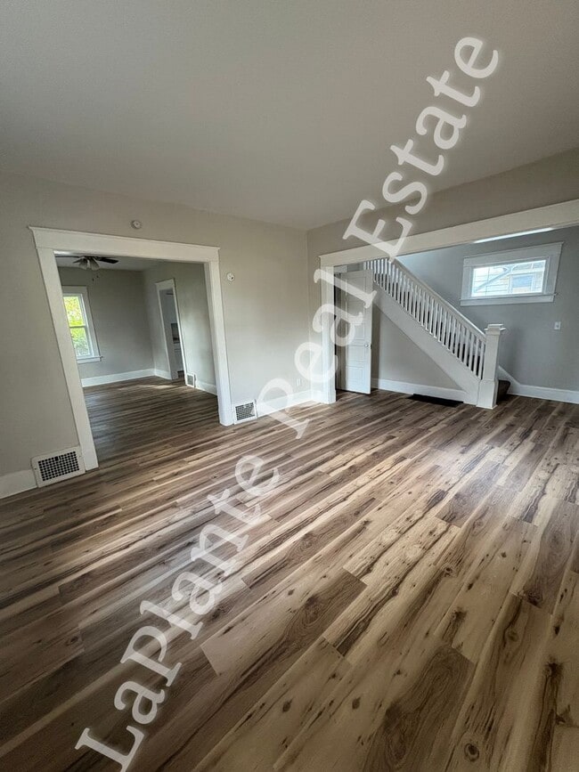 Building Photo - Freshly Updated 3-Bedroom Home on Greenwood Ave