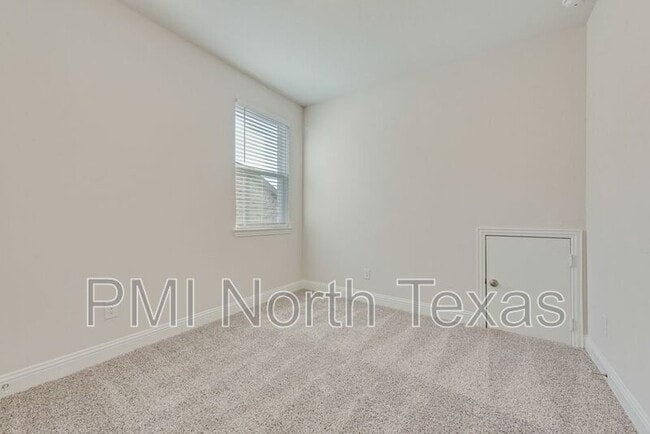 Building Photo - 805 Portina Dr
