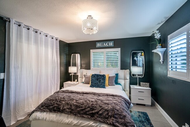 Building Photo - 100 Venetian Dr