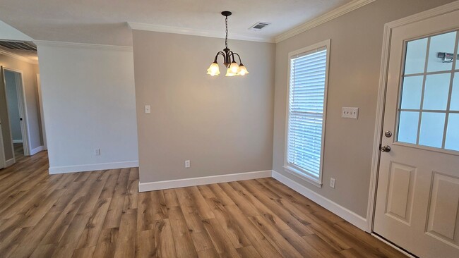 Building Photo - Beautiful home just minutes to Medina Middle School with Lawn care included