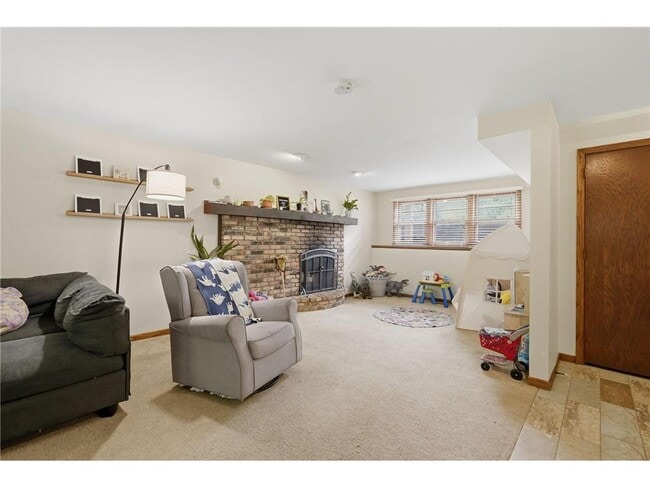 Building Photo - 3308 Roosevelt Ct NE